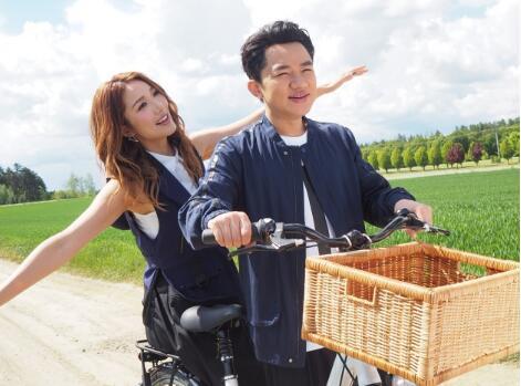 结婚当天临时封路！他们坐上了最贵的婚车！